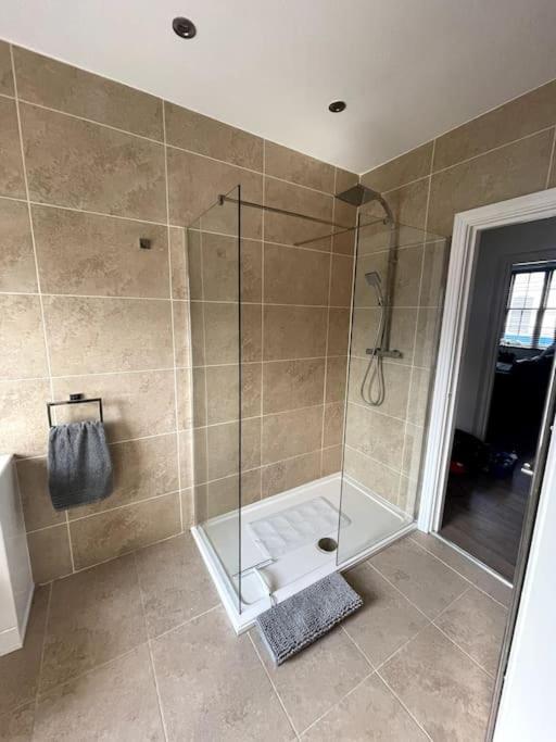 Апартаменты Abergavenny Center 2-Bed Flat Экстерьер фото